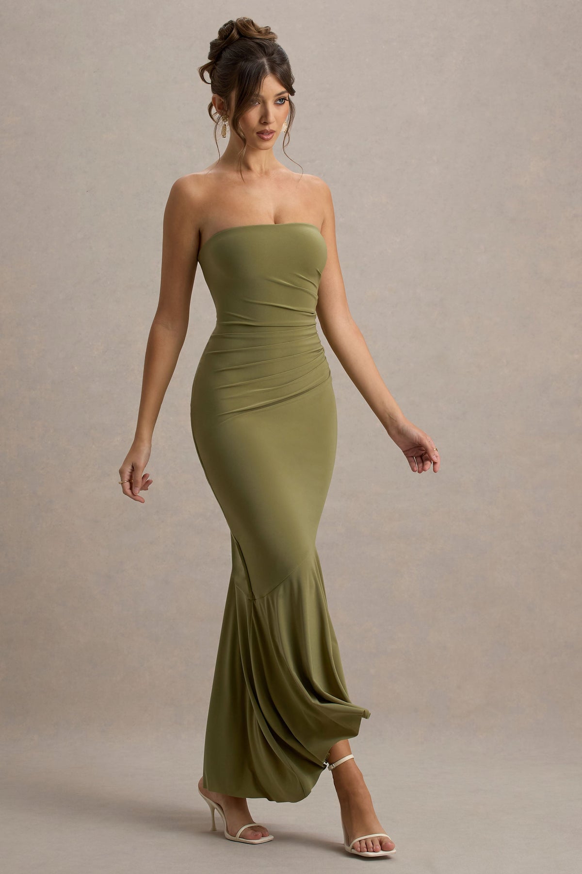 Capria | Olivgrünes Bandeau-Wickel-Maxikleid