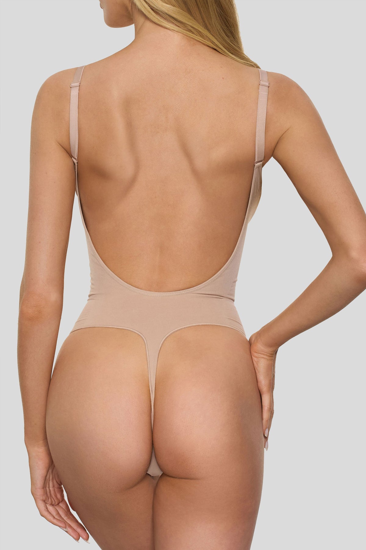 BOOMBA | Figurformender String-Bodysuit in Beige