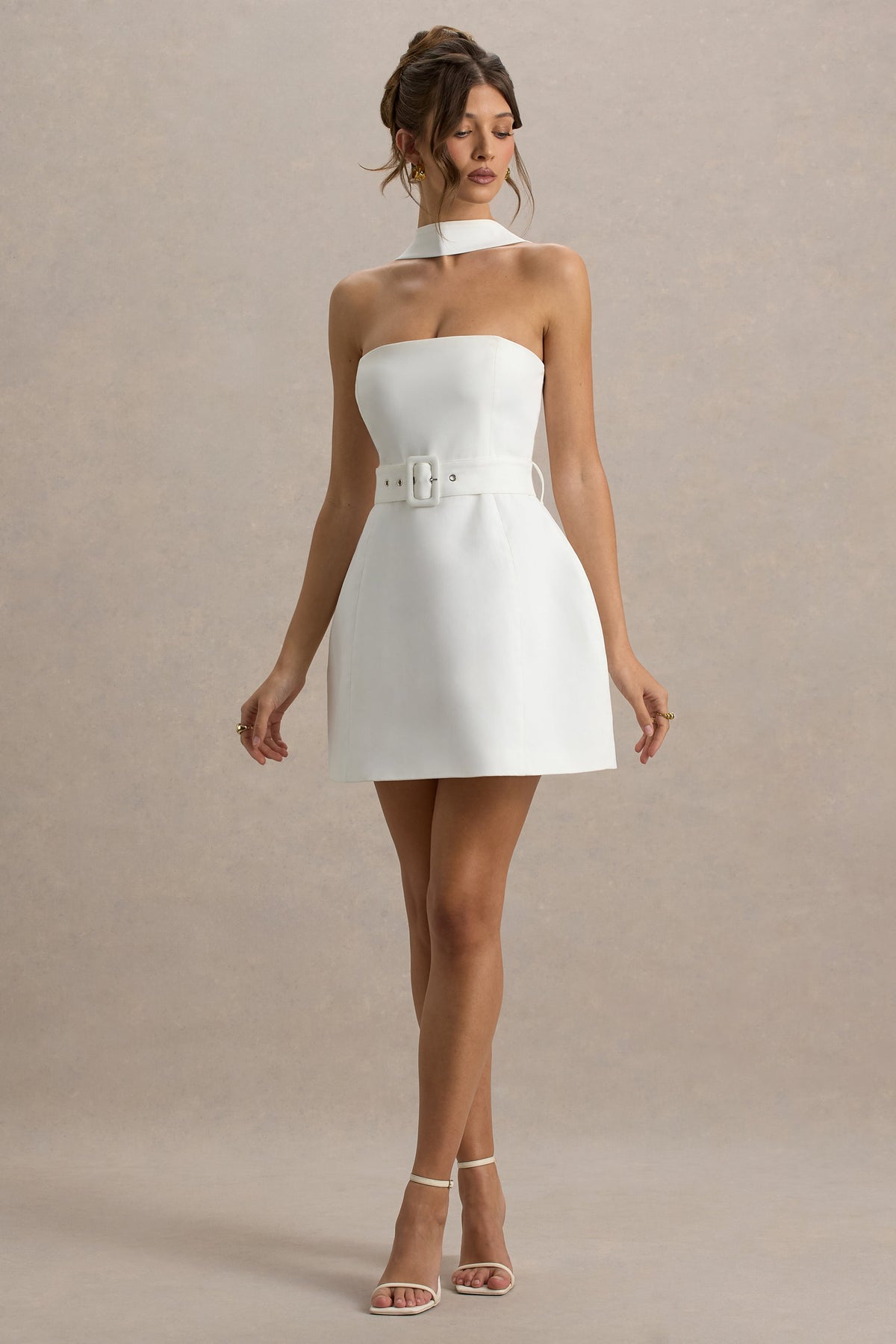 Timberly | Weißes, hochgeschlossenes, maßgeschneidertes Mikro-Minikleid