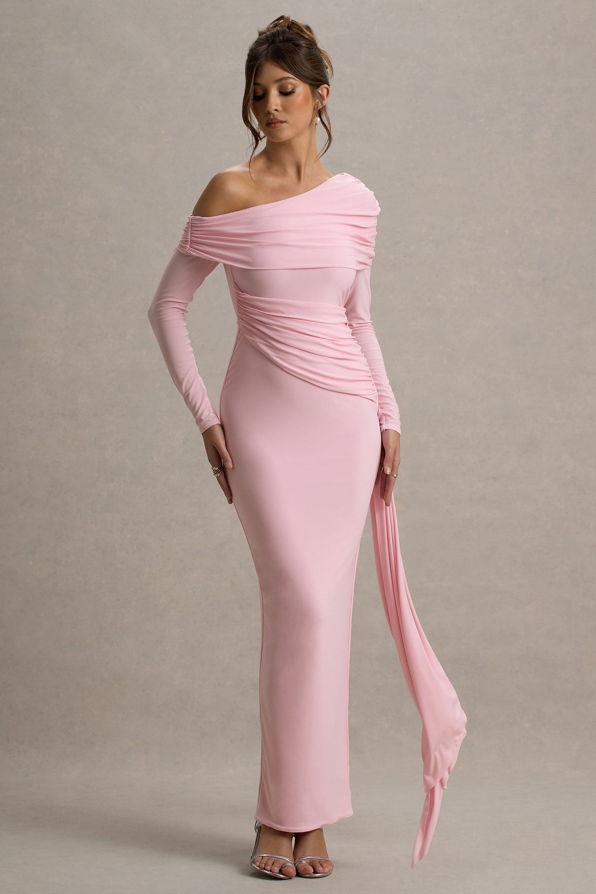 Valina | Rosa Maxikleid mit Raffungen, asymmetrischem Schnitt und Drapierung