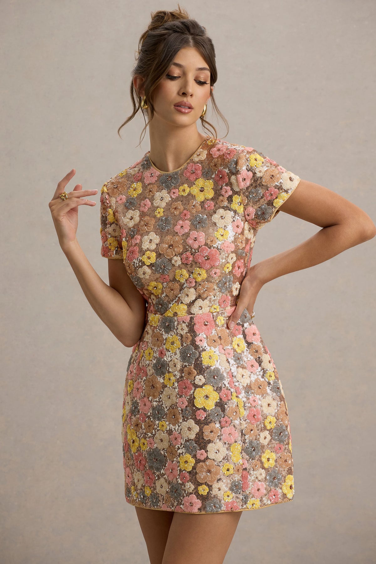 Eira | Pastellfarbenes Mini-Kleid mit Blumenmuster und Pailletten
