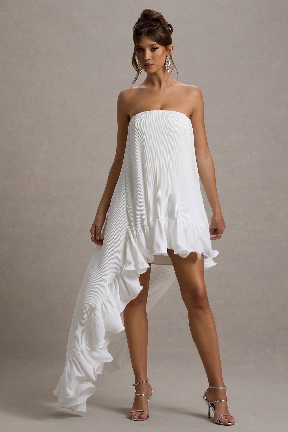Whistler | Weißes Maxikleid aus Chiffon mit Bandeau-Ausschnitt, Rüschen und High-Low-Saum