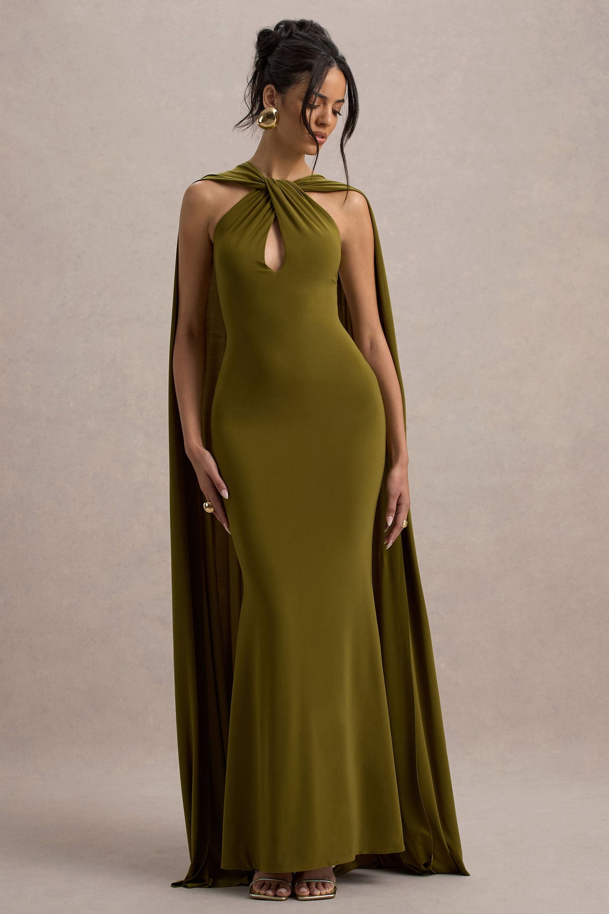 Rhoda | Grünes Maxi-Kleid mit Twist-Halter und Cape