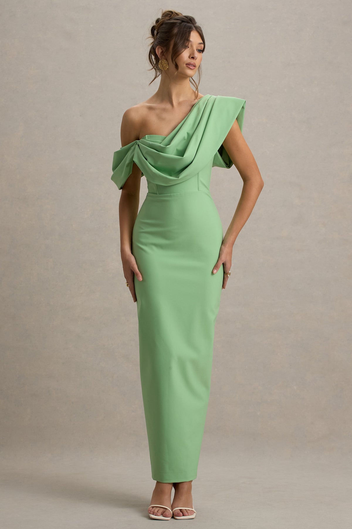 Angelina | Grünes Maxikleid mit drapiertem Schulterdesign