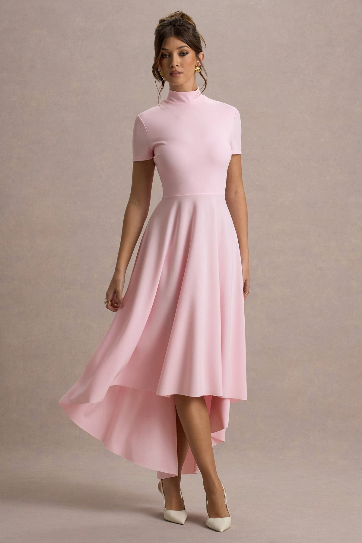 Bellona | Rosa Midi-Kleid mit hohem Kragen und High-Low-Saum