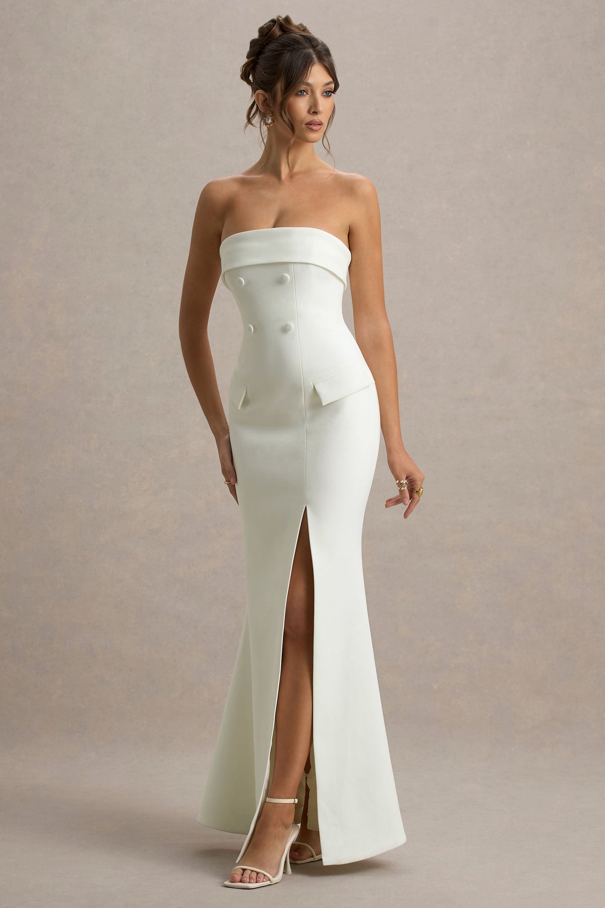 Lucia | Cremefarbenes Bandeau-Maxikleid mit Schlitz im Tailored-Stil