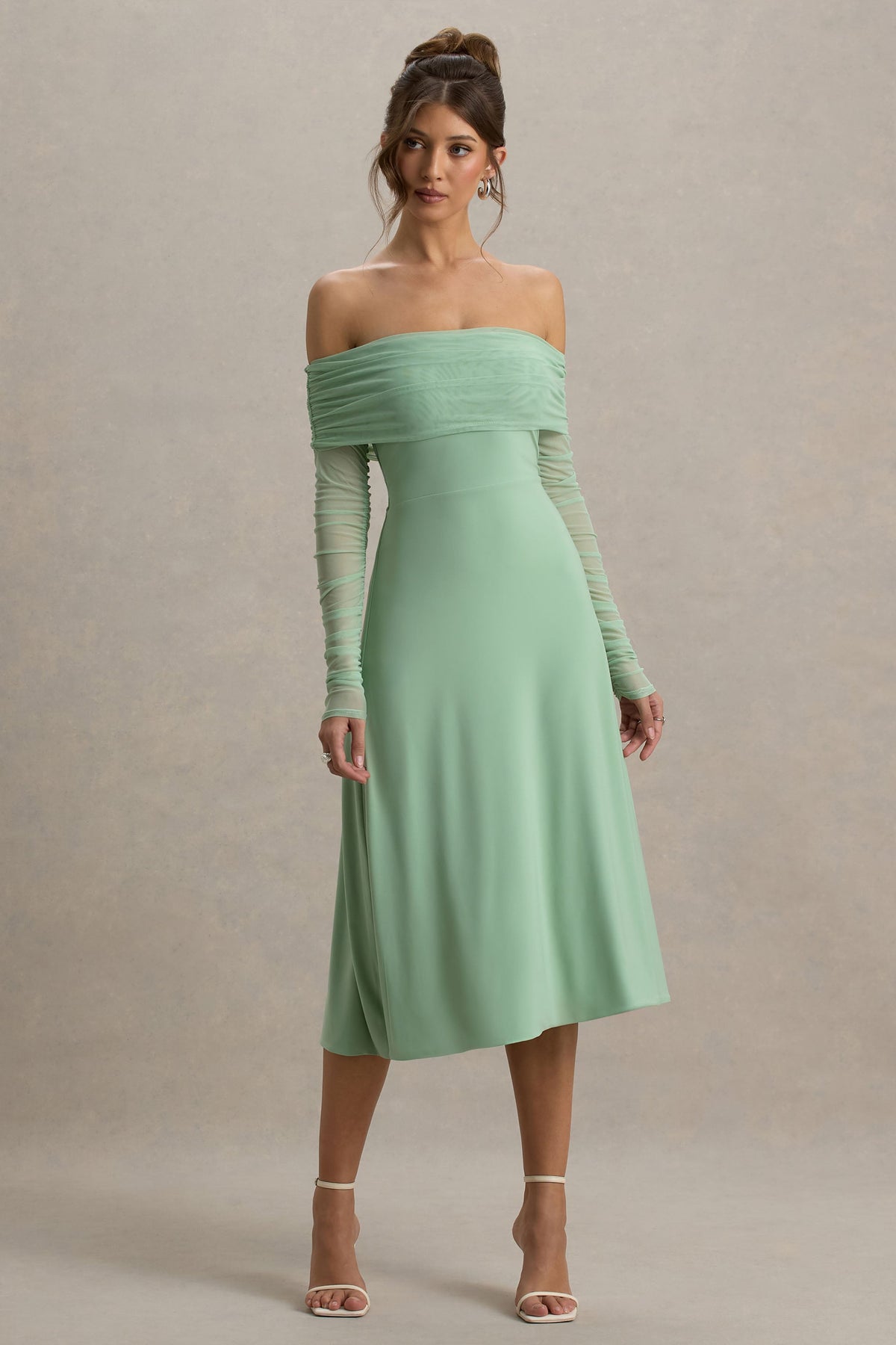 Flatter Me | Hellgrünes Bardot-Midikleid mit Mesh-Ärmeln