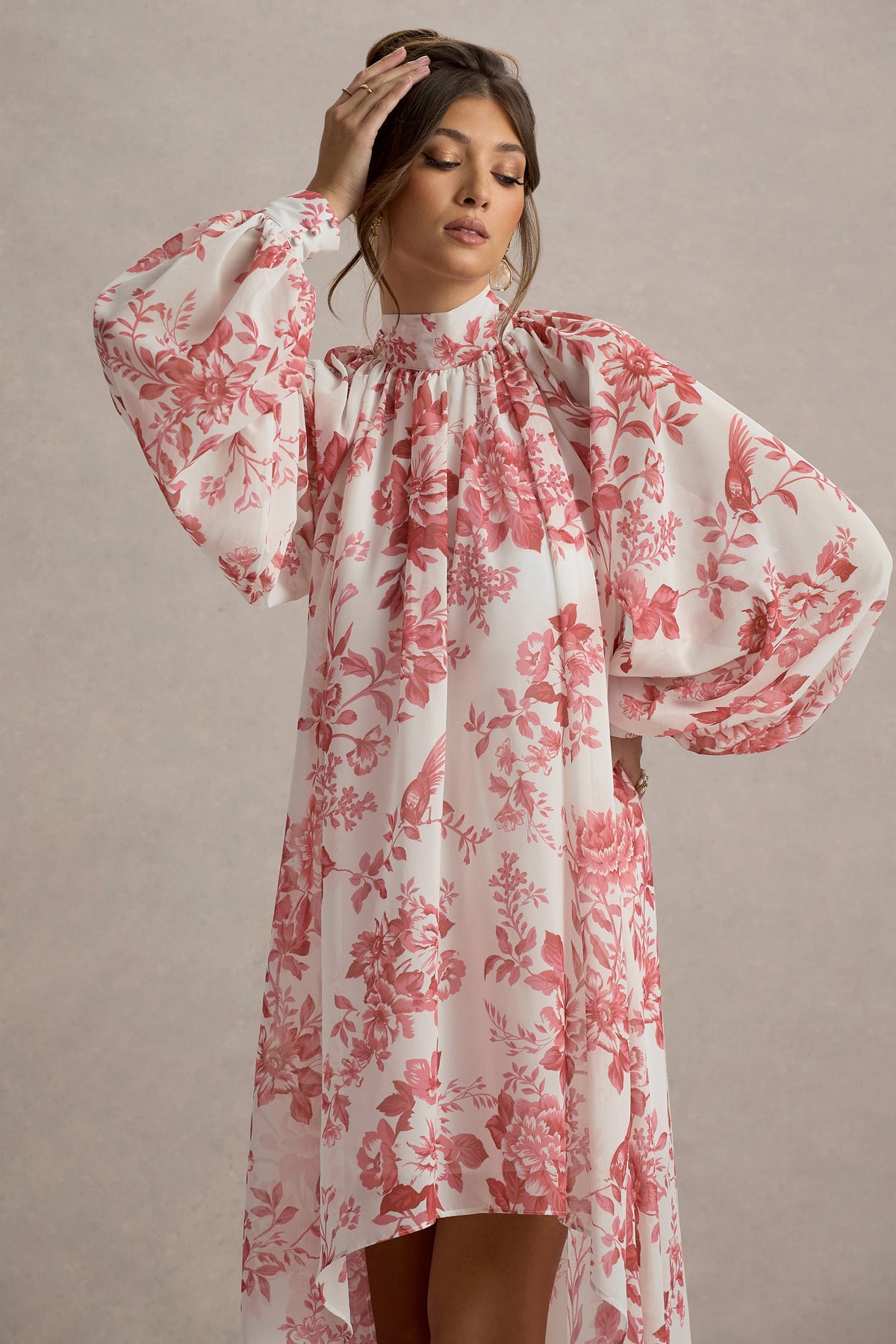 Delphia | Pinkfarbenes Maxikleid mit Porzellan-Print, hohem Kragen und High-Low-Saum