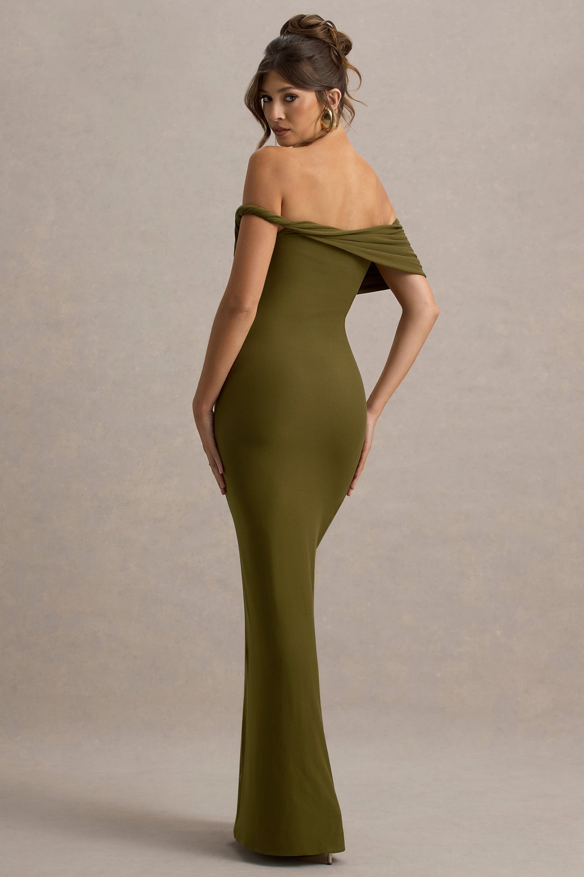 Melika | Grünes Maxi-Kleid im Bardot-Stil mit Twist-Design