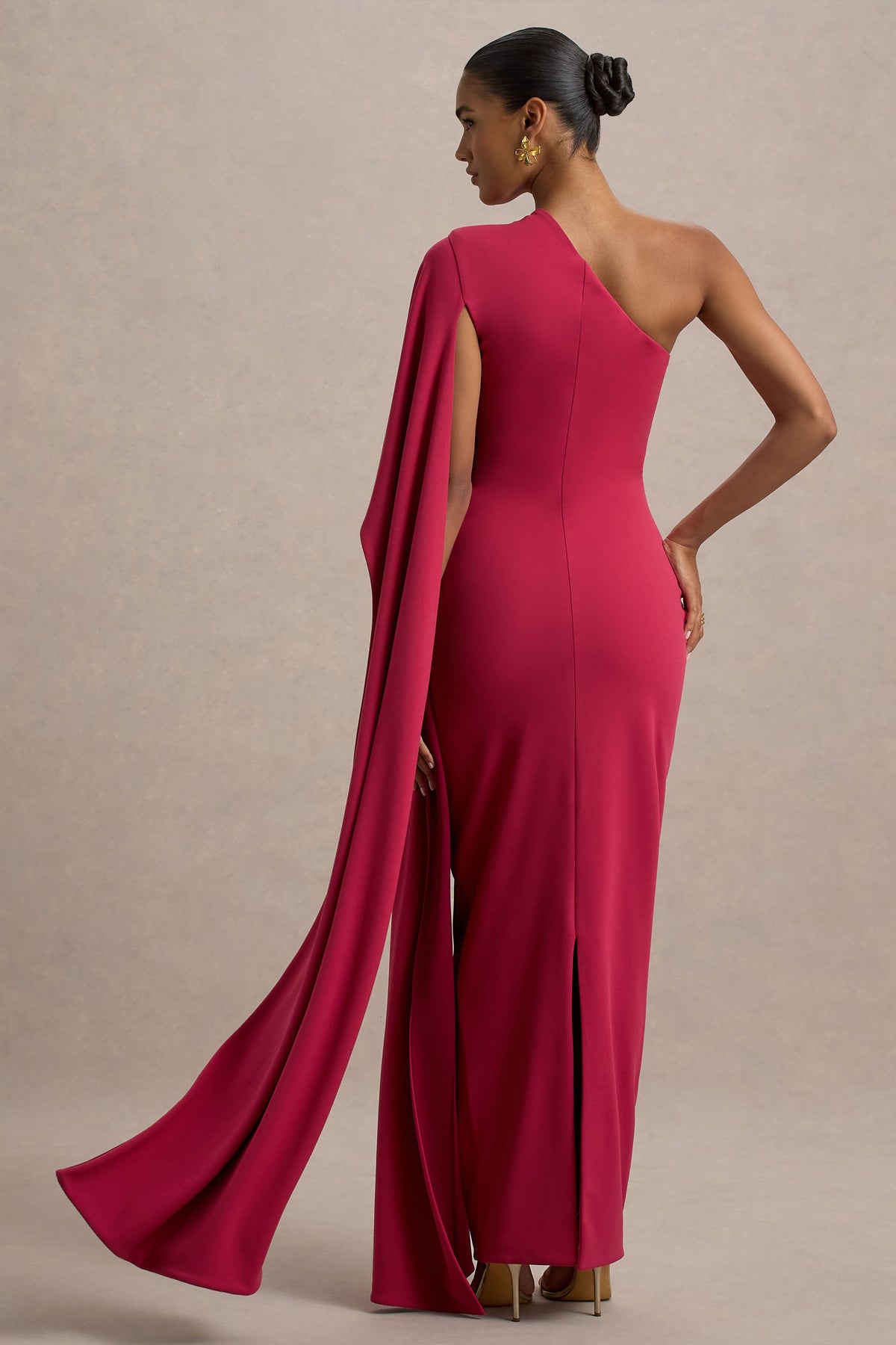 Lily | Asymmetrisches Maxikleid in Hot Pink und Burgunderrot mit Cape-Ärmel