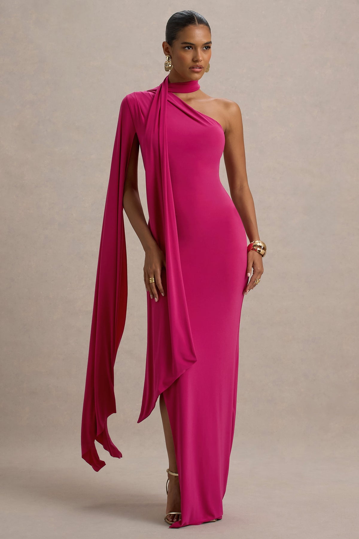 Amal | Hot-pinkfarbenes asymmetrisches Maxikleid mit Schal und Cape