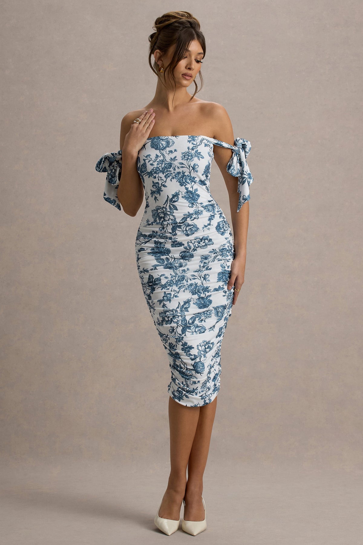 Citrus | Blaues Porzellan-Print Bardot Bodycon Midikleid mit Schleifenärmeln