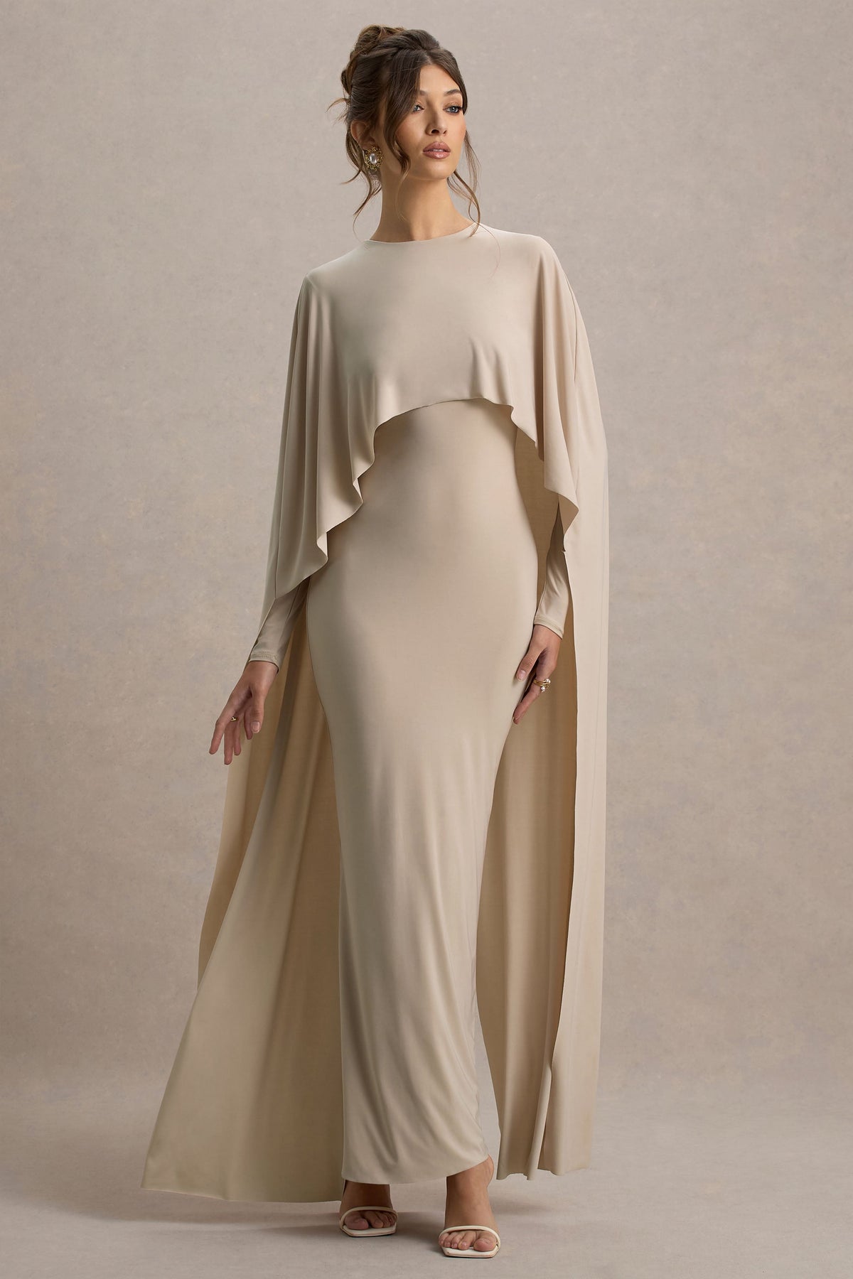 Belinda | Champagnerfarbiges drapiertes Maxikleid mit Capeärmeln