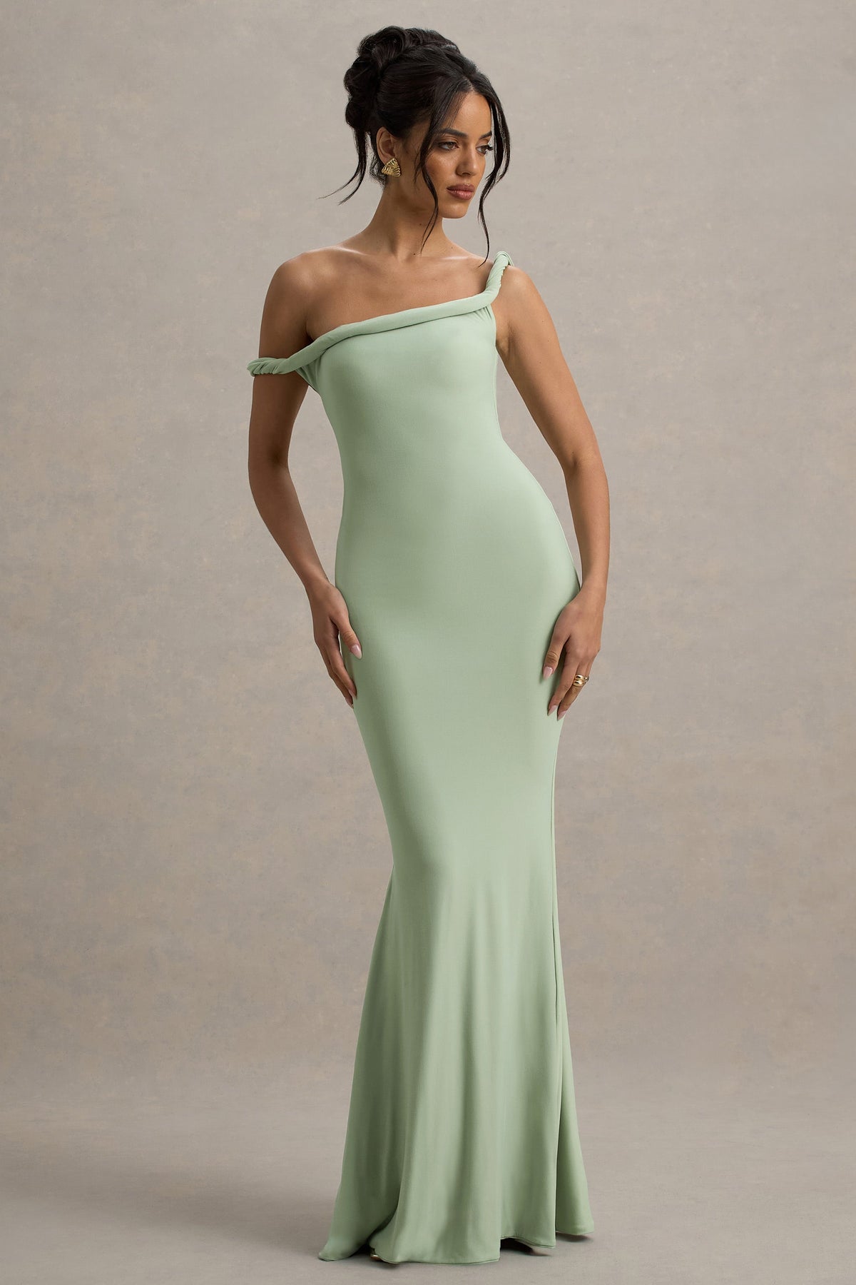 Lita | Hellgrünes, gedrehtes asymmetrisches Maxikleid