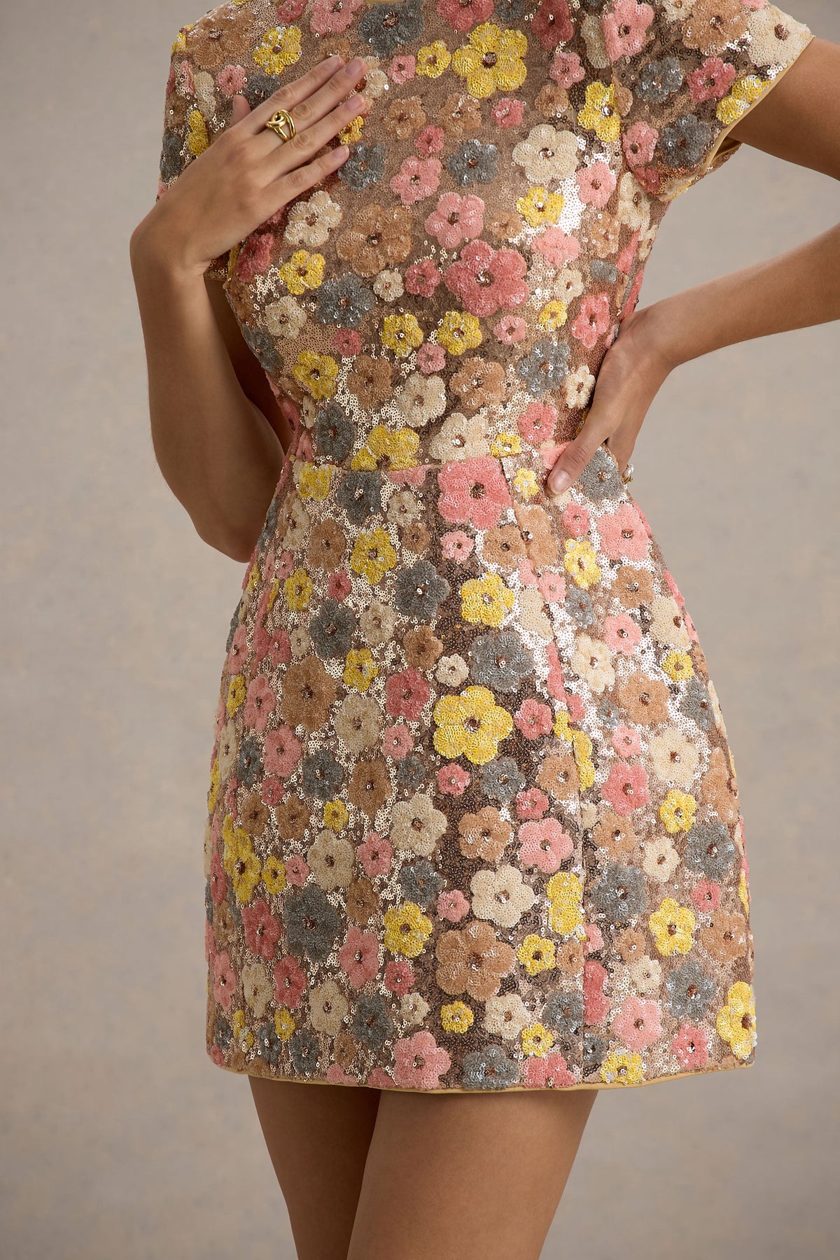 Eira | Pastellfarbenes Mini-Kleid mit Blumenmuster und Pailletten