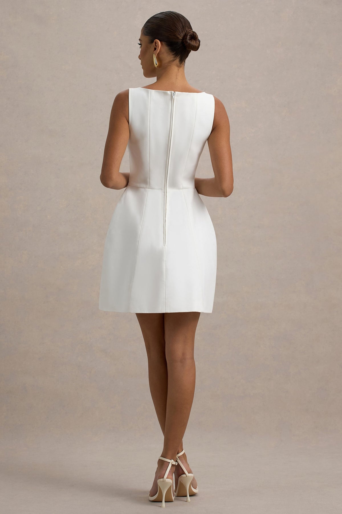 Cheri | Weißes, ärmelloses, tailliertes Minikleid