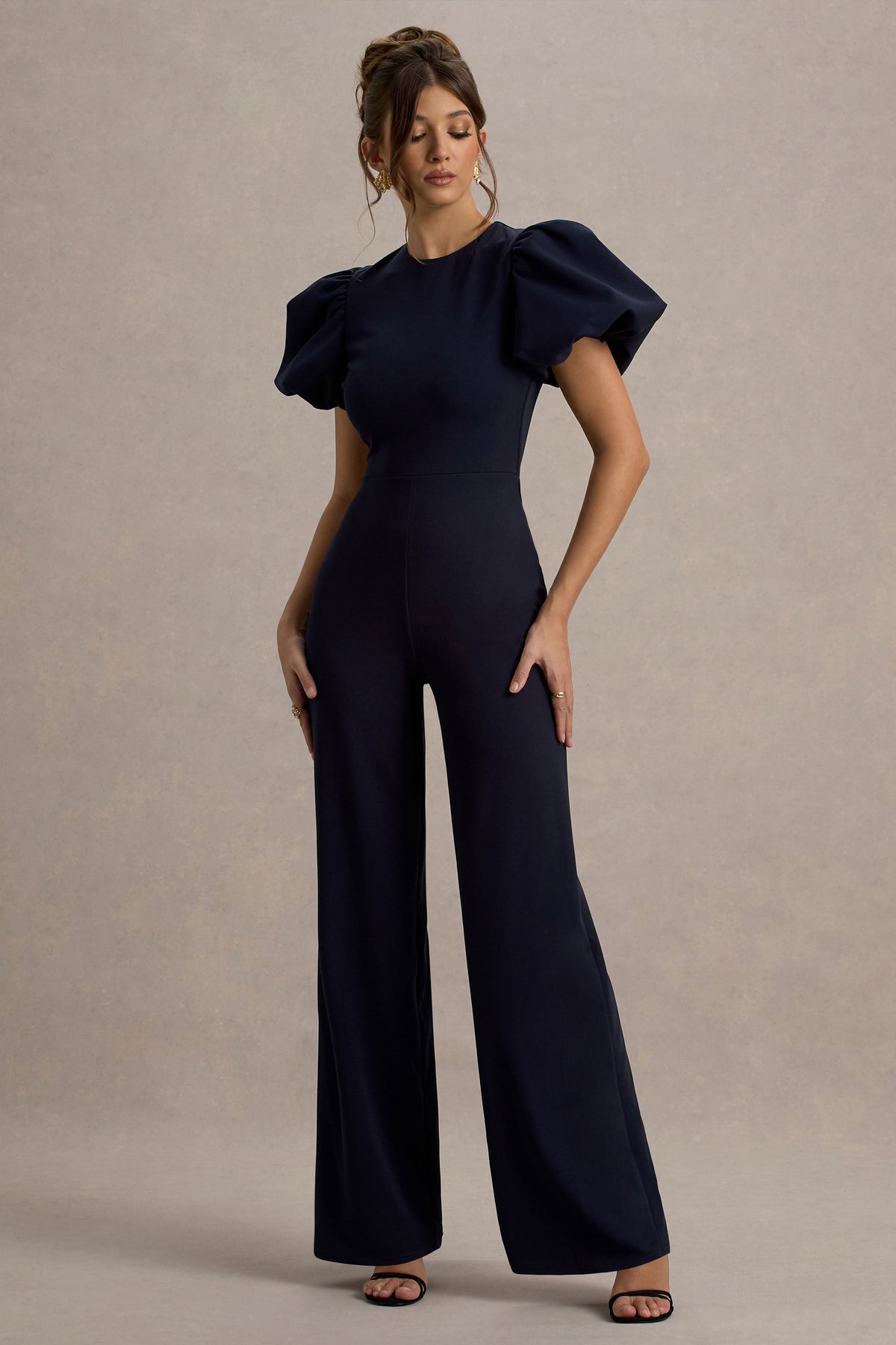 Dillon | Marineblauer Jumpsuit mit Puffärmeln und geradem Bein.