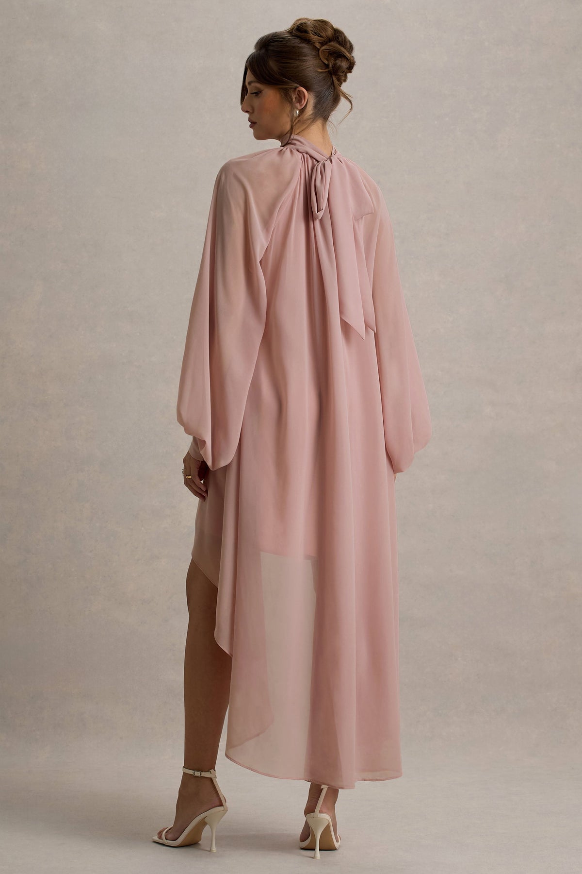 Delphia | Blassrosa Maxikleid mit hohem Kragen und High-Low-Saum