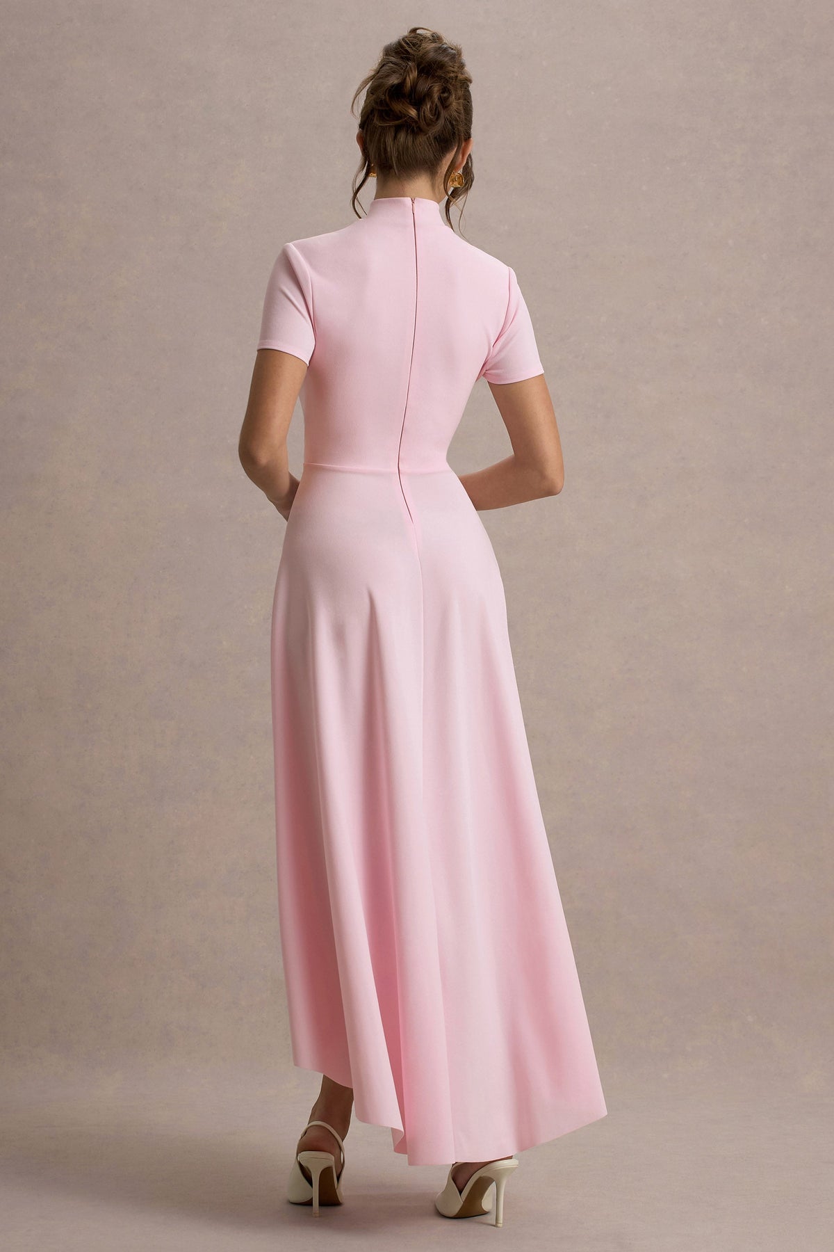 Bellona | Rosa Midi-Kleid mit hohem Kragen und High-Low-Saum