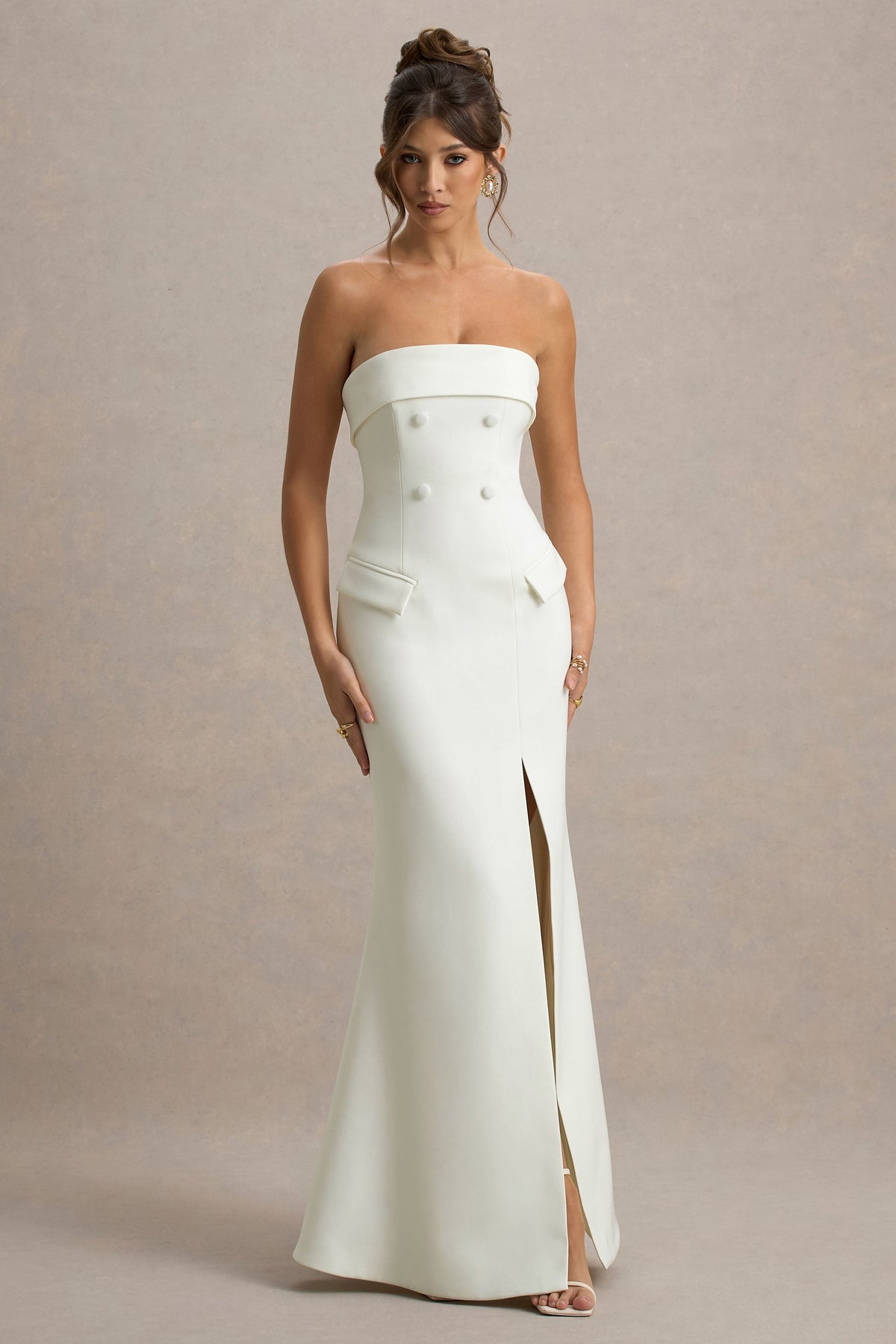 Lucia | Cremefarbenes Bandeau-Maxikleid mit Schlitz im Tailored-Stil
