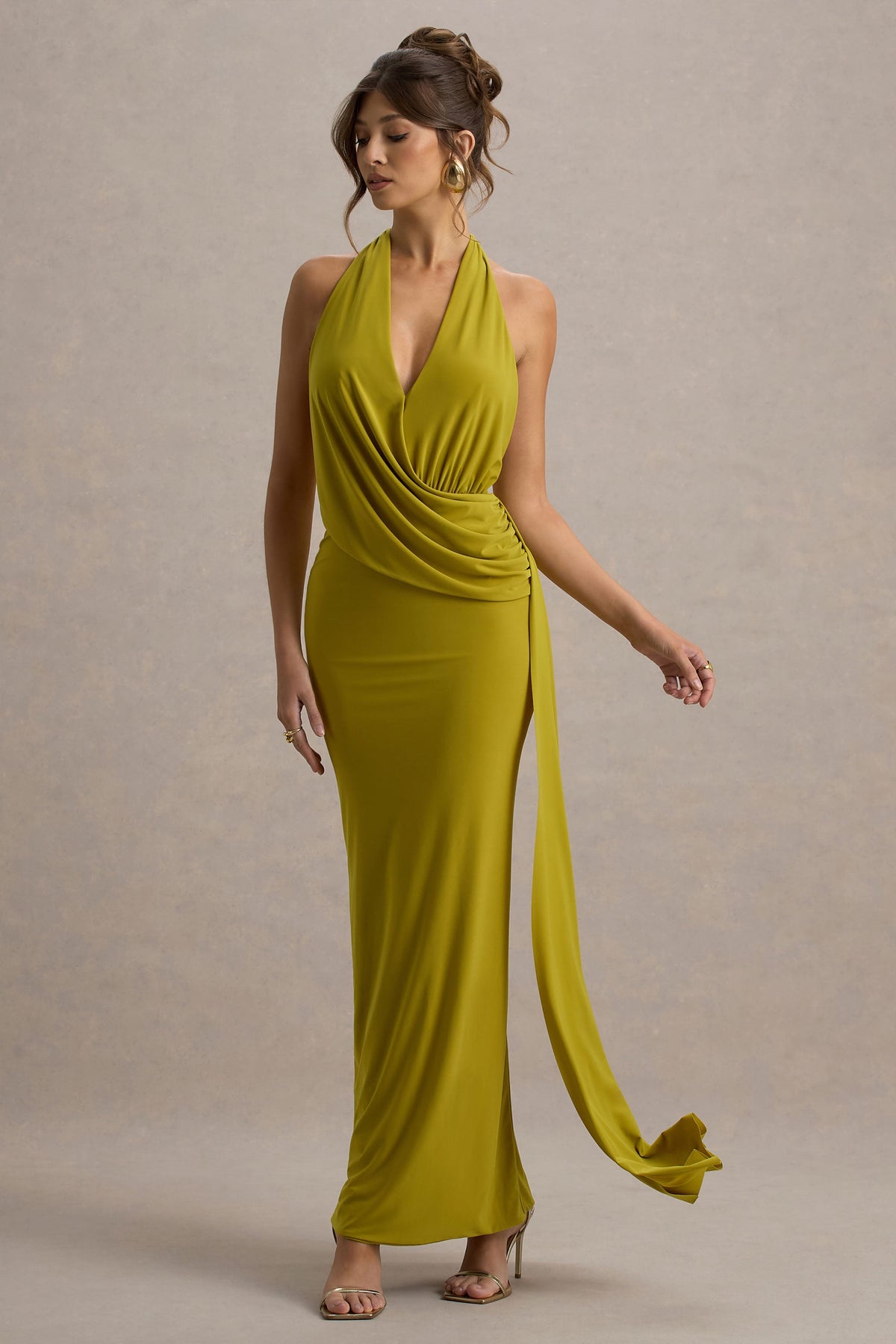 Rosina | Grünes drapiertes Maxikleid mit Halterneck und Schleife