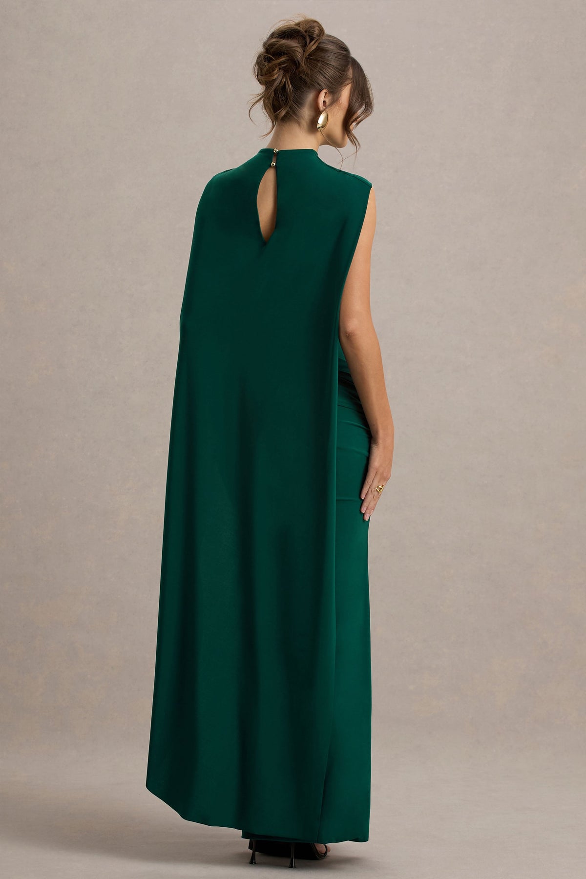 Maeve | Maxikleid mit Flaschengrünen Cape-Ärmeln und Drapierung