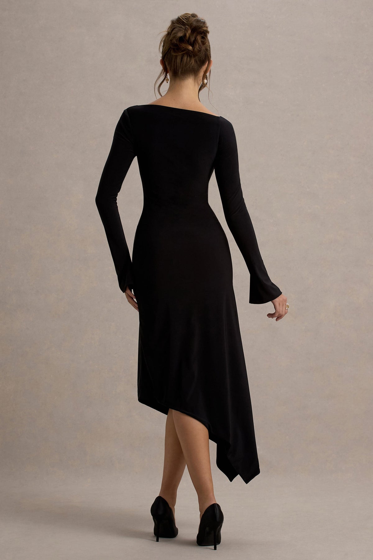 Serenita | Schwarzes asymmetrisches Midikleid mit langen Ärmeln