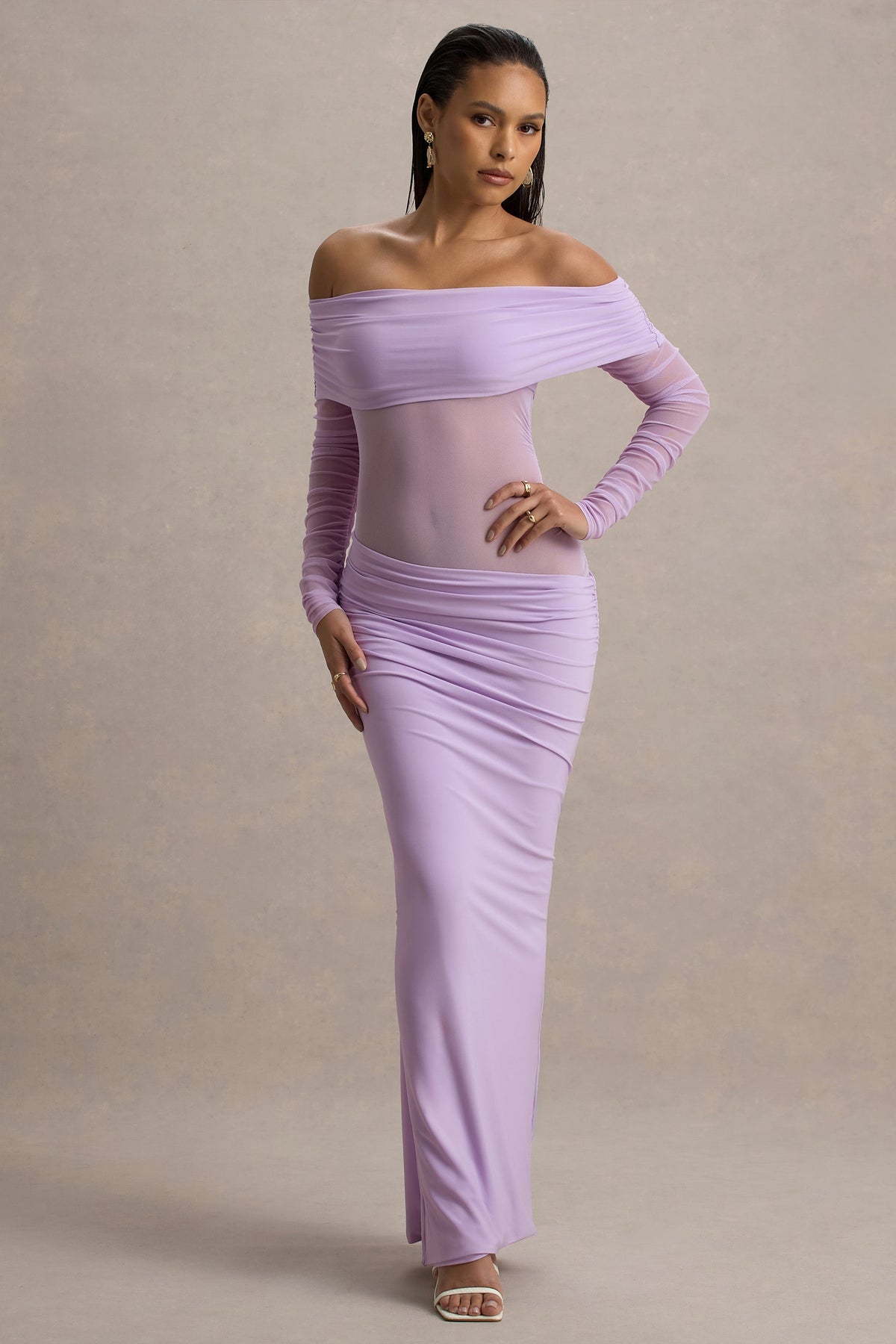 Belamour | Lavendelfarbenes, halb-transparentes Bardot-Maxikleid mit Raffungen