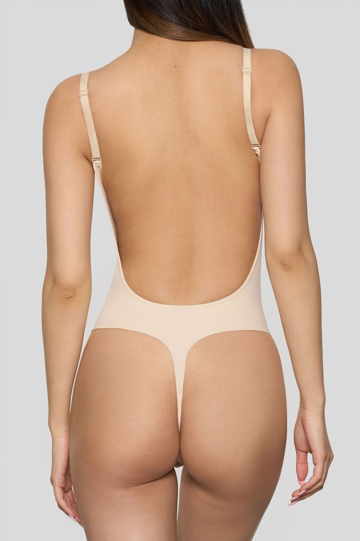 BOOMBA | Figurformender String-Bodysuit in Sand