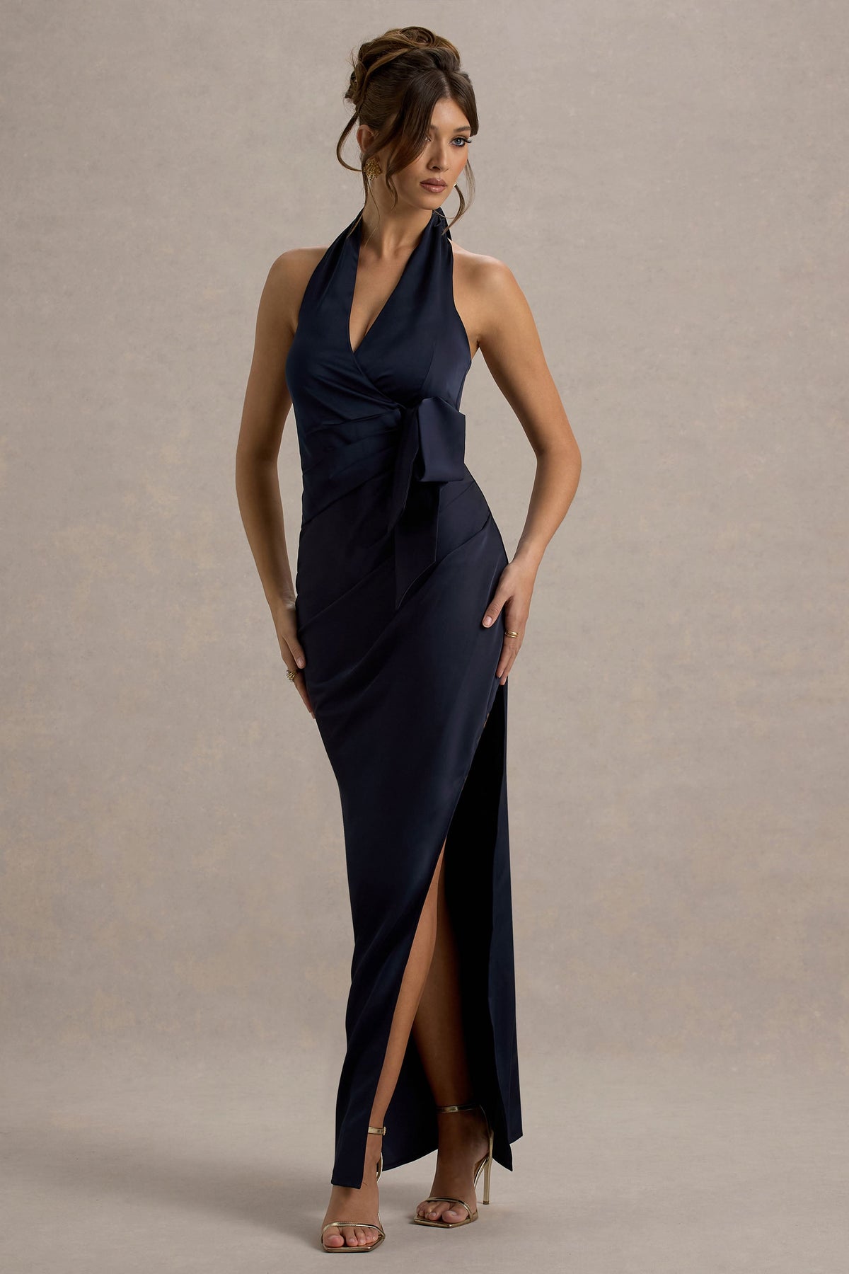 Santorini | Marineblaues Satin-Maxikleid mit tiefem Wickelausschnitt
