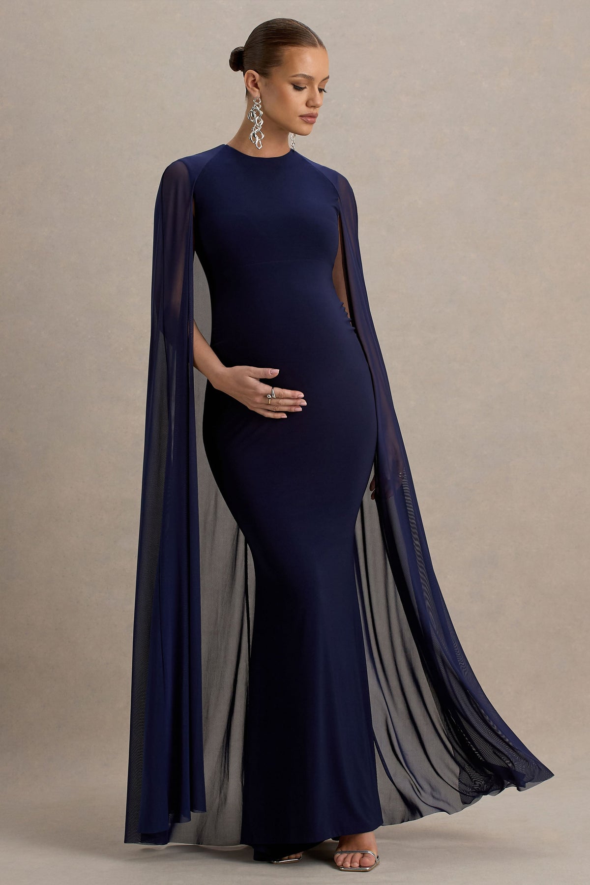 Currant | Marineblaues Maxikleid mit hohem Kragen und Cape