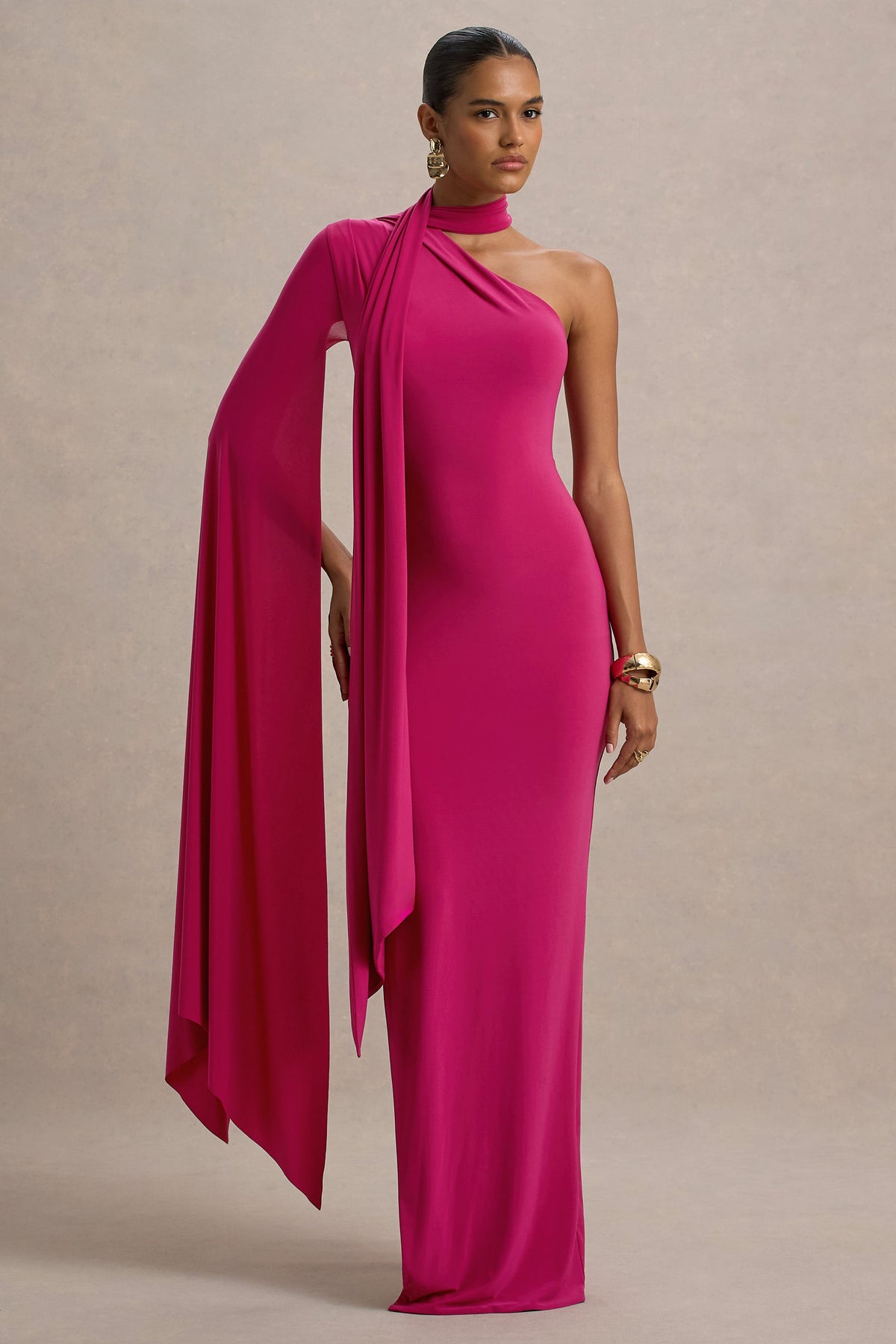Amal | Hot-pinkfarbenes asymmetrisches Maxikleid mit Schal und Cape