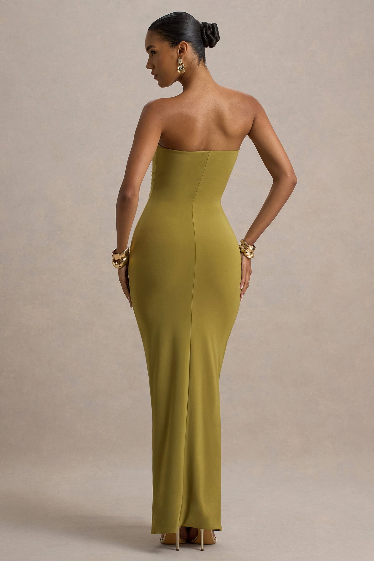 Ali | Olivefarbenes Maxikleid mit Sweetheart-Ausschnitt und gerafftem Wickeldesign