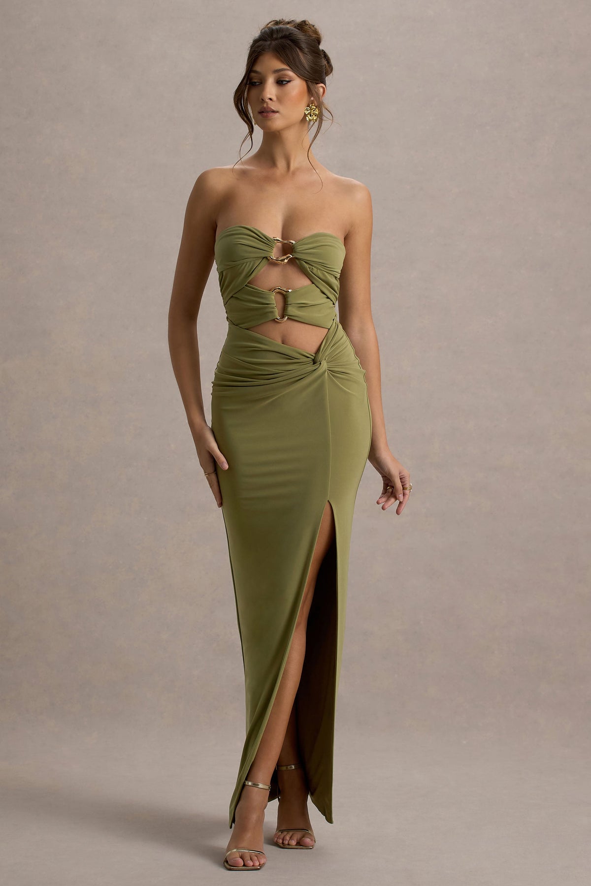Laviza | Olive schulterfreies Maxikleid mit Cut-Out und Wickeldesign