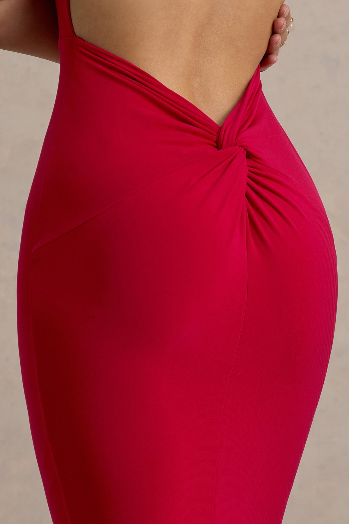 Endless Love | Rotes rückenfreies Maxikleid mit Knotendetail und Fischschwanz-Schnitt