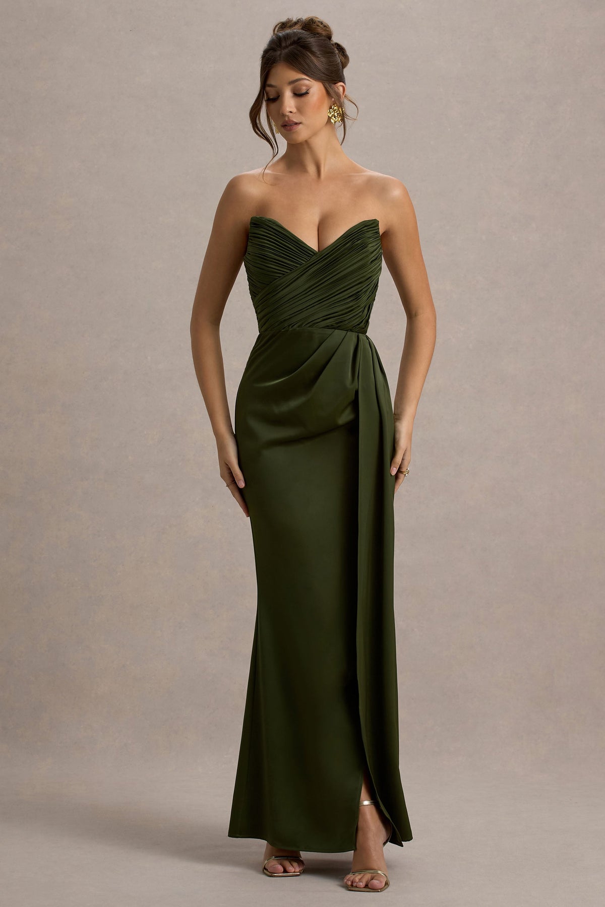 Edel | Olivgrünes trägerloses Satin-Maxikleid mit Drapierung